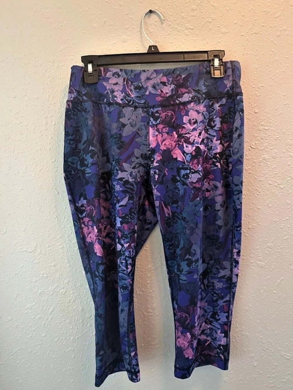 Danskin Now Floral Athletic Leggings in Purple & Blue Size Medium
